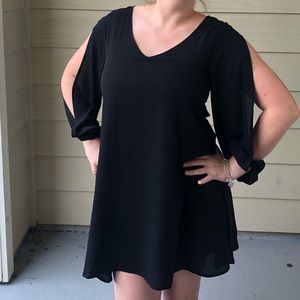 NWT: Split arms black flowy dress
